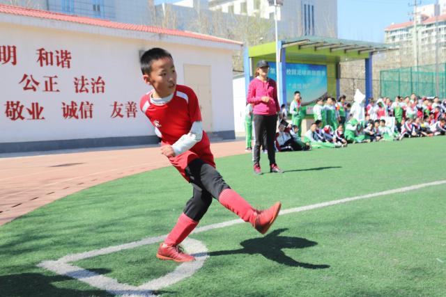 C罗全场数据：触球19次，3射2正，预期进球0.28，媒体评分6.8分